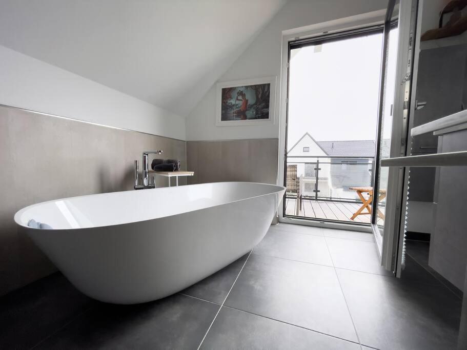 Villa Dreamy Vibes Mit Privatem Pool & Rheinblick Niederkassel Buitenkant foto