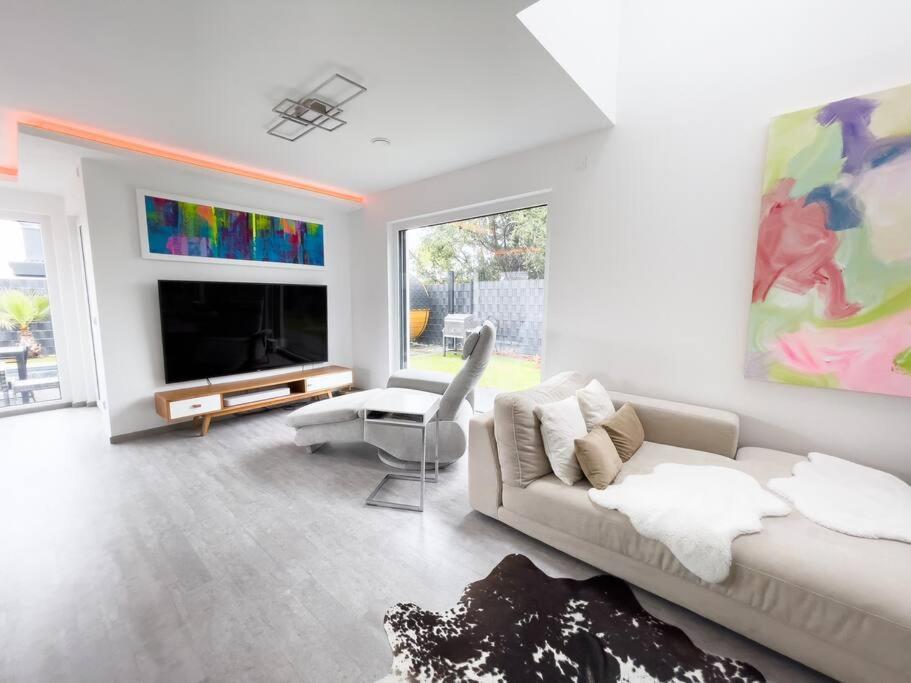 Villa Dreamy Vibes Mit Privatem Pool & Rheinblick Niederkassel Buitenkant foto